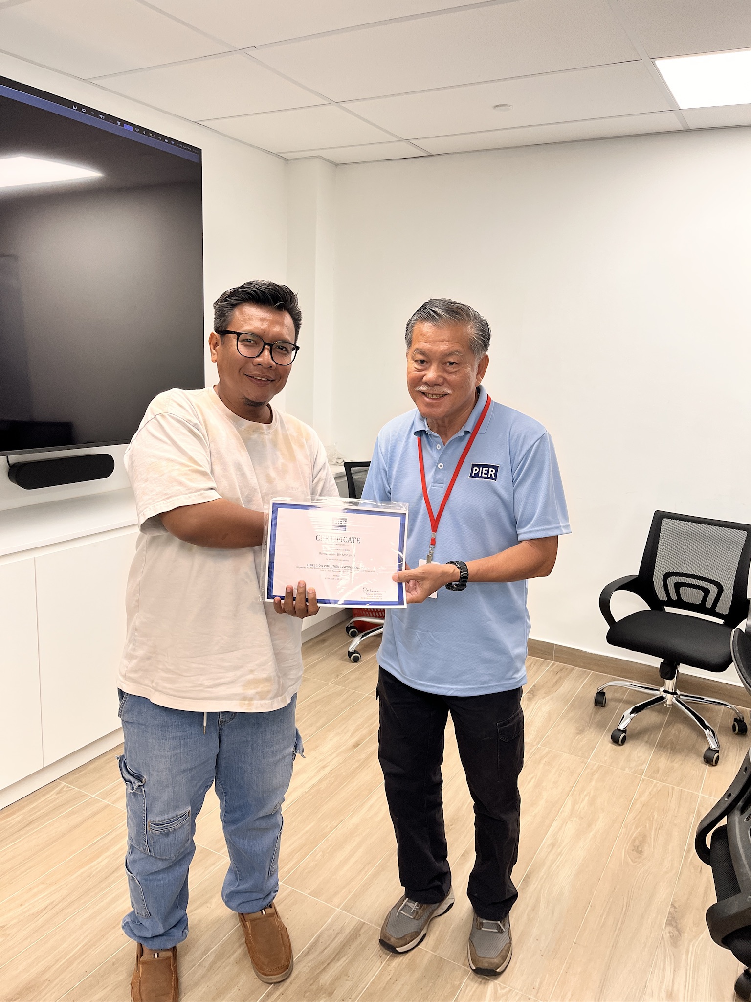 0AC1F086-C279-496A-A9C3-A8E2DBBCBF5E_1_102_o